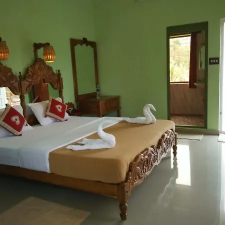 Panthalams Homestay Thekkady Exterior photo
